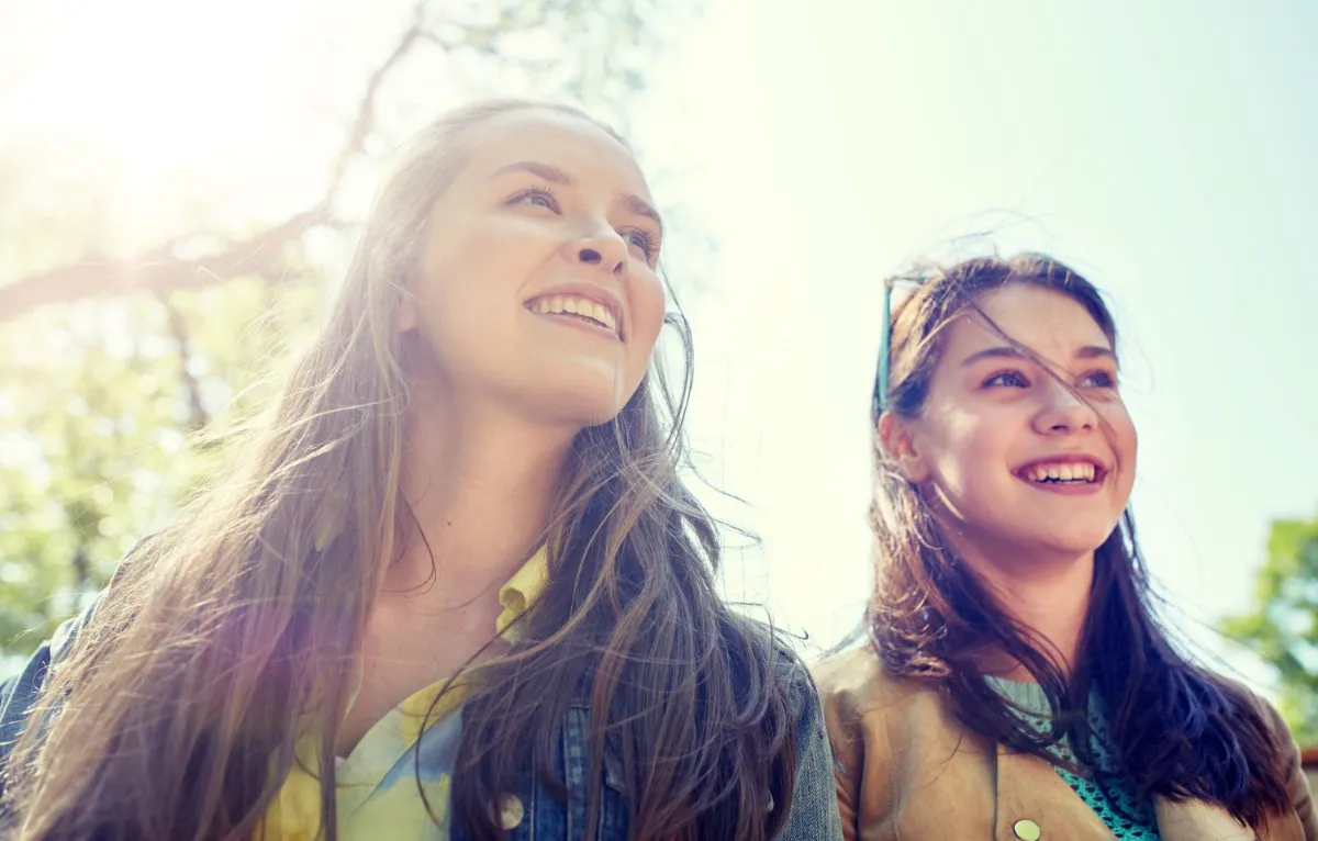 Jóvenes en una experiencia de Caminando contigo